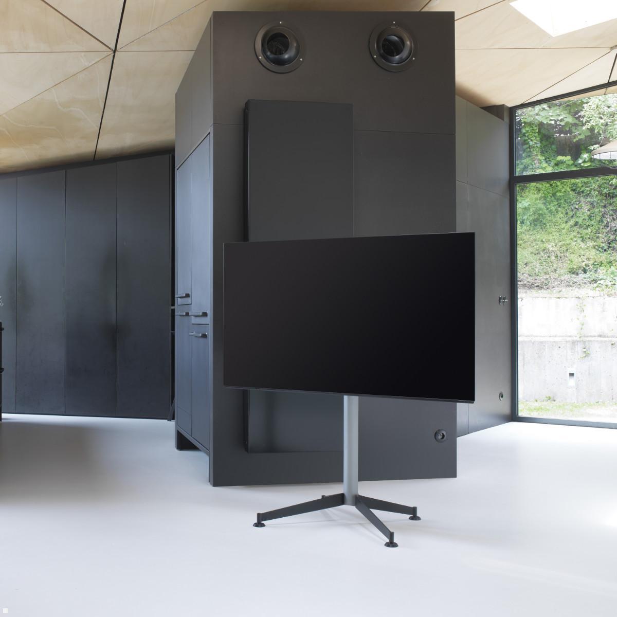 Erard KANA 1400XL mobiler TV Ständer 40-80 Zoll, silber / schwarz, Anwendungsbeispiel Erard KANA 1400XL mobiler TV Ständer 40-80 Zoll, silber / schwarz, Anwendungsbeispiel