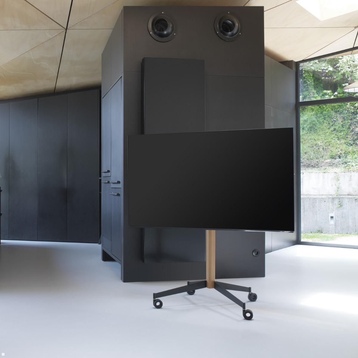 Erard KANA 1400XL mobiler TV Ständer 40-80 Zoll, Eiche hell / schwarz, Anwendungsbeispiel Erard KANA 1400XL mobiler TV Ständer 40-80 Zoll, Eiche hell / schwarz, Anwendungsbeispiel